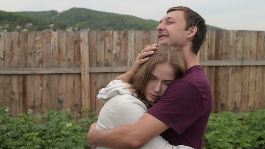 Man consoling his girlfriend