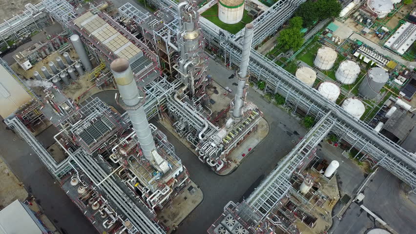 4K Top view of a petrochemical plant Royalty-Free Stock Footage #29319226