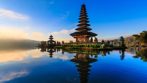 Pura Ulun Danu Bratan, Bali Landmark Travel Place Of Indonesia 4K Time lapse (zoom out)