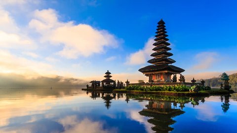 Pura Ulun Danu Bratan, Bali Landmark Travel Place Of Indonesia 4K Time lapse