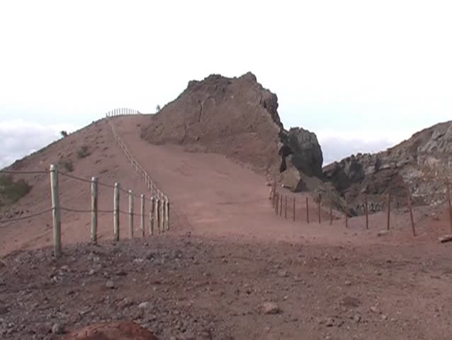 vesuvius national park - trekking path
