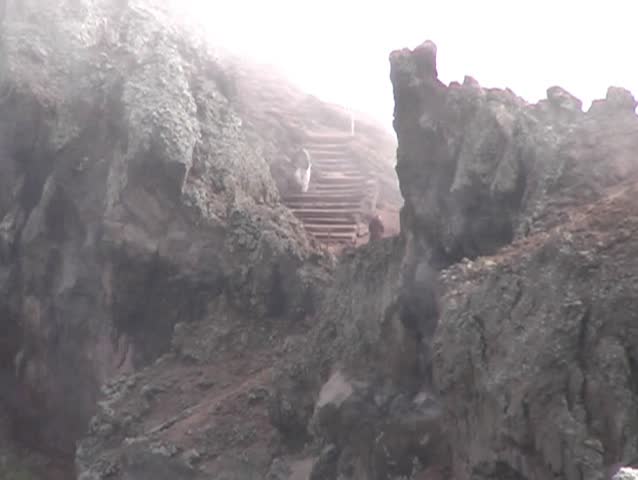 vesuvius national park - trekking path