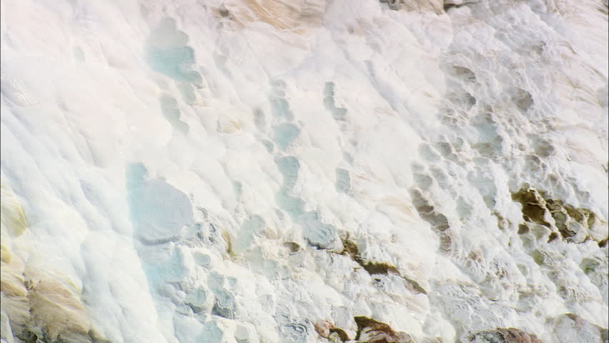 Mammoth Springs Close