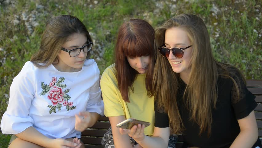 Teens friends looking at the phone 