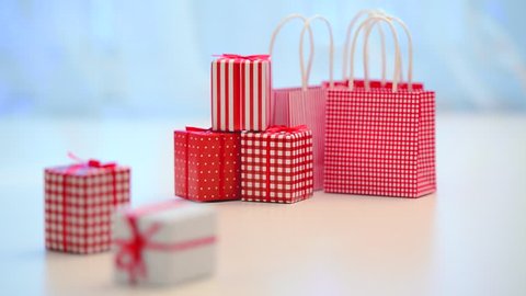 Christmas gifts: changing focus from back gifts to front 