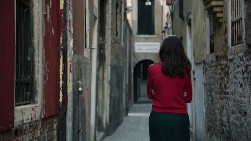 Young girl walks through the narrow streets of Venice