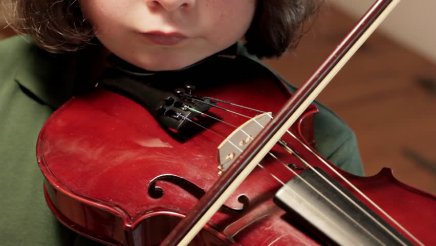 Child learning the violin