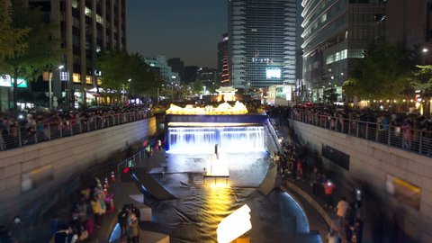 27) Time lapse of people watching the Lantern Festival in Seoul, Korea./Seoul City/
