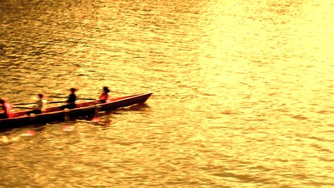 kayak crew at sunset

Full HD Video Footage / 1080p