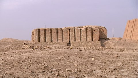 TELL EL-MUQAYYAR, IRAQ - CIRCA 2002: View of a mudbrick wall with niche-facade architecture and an arch. Ur was built in the Early Bronze age by King Ur-Nammu, Third Dynasty of Ur.