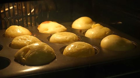 Time Lapse of Yorkshire Puddings Rising in Oven