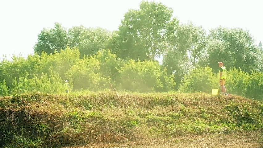 Racing on motorcycles, jumping on a dusty road hd