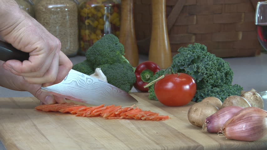 Preparing food - julienne-cutting carrots, medium-coarse