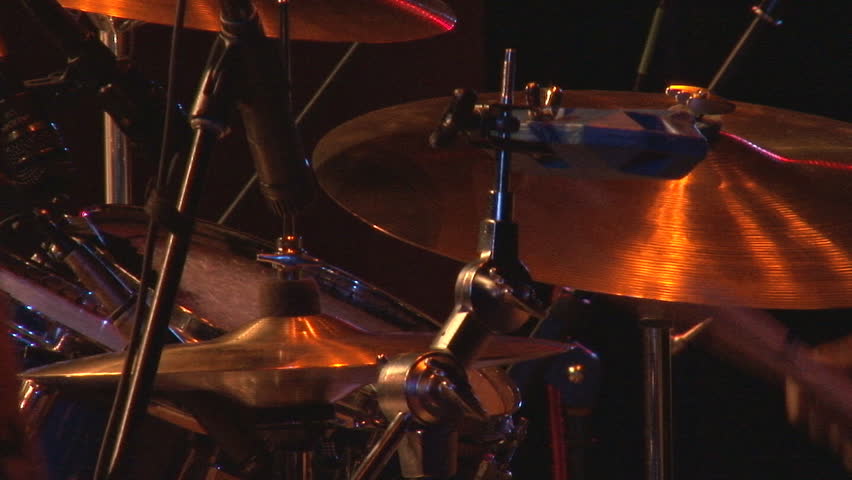 A drummer on stage plays a pattern on a closed hi-hat 30fps, progressive