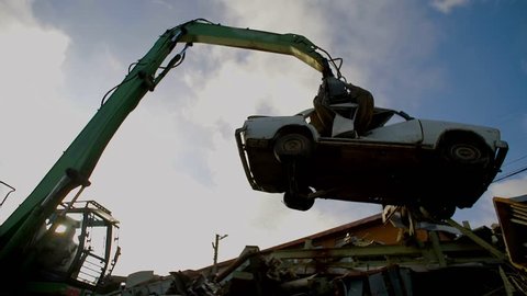 Cranes with hydraulic gripper moving cars for recycling