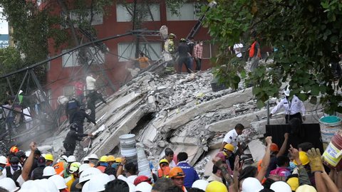 September 19, 2017, Mexico City. People working together removing rubble after the earthquake. Col. Roma Sur.