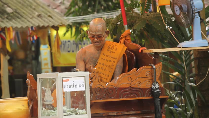 KO CHANG, THAILAND - NOV 28: Buddhist lama blesses participants Loy Krathong