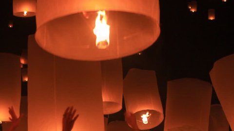 Flying lanterns Video stock