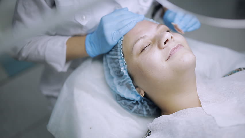 Cosmetician Using a Needle and 스톡 동영상 비디오(100% 로열티 프리) 31380919 | Shutterstock