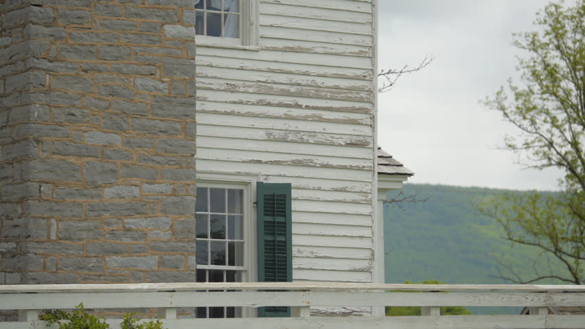VIRGINIA - MAY 2017 - Civil War 150th anniversary. Historical farmhouse and barn buildings on Civil War Battlefield memorial.  Old build Buildings on Virginia Battlefield.  National Park.  State Park.