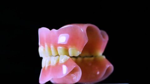 Full dentures lower and upper jaw that spin in circles