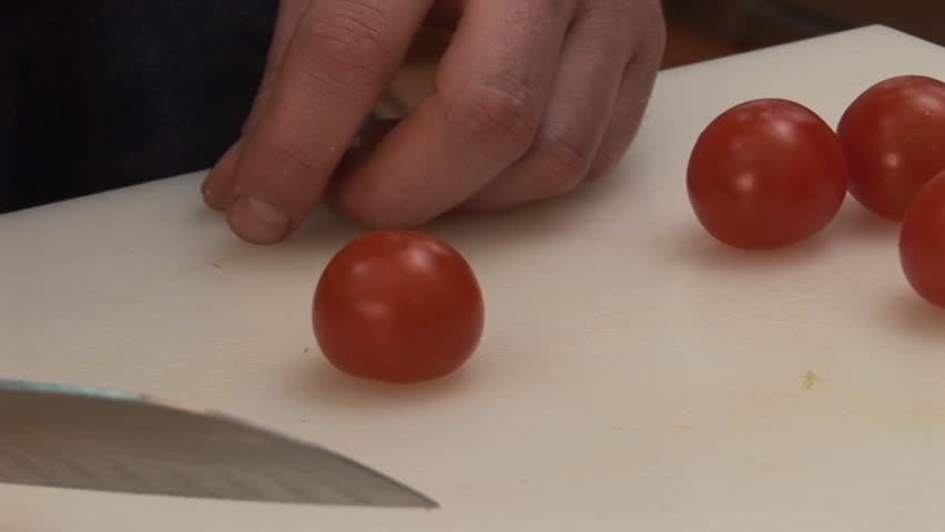 Quartering tomatoes