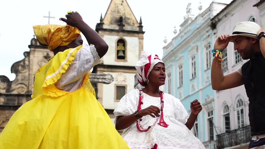 Mujer brasileña (Baiana) bailando en Salvador,: video de stock (totalmente  libre de regalías) 31574260 | Shutterstock