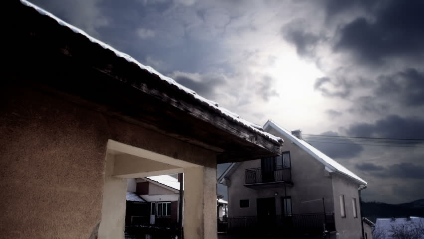 Sony FS100 - Spooky clouds over village houses - time lapse 