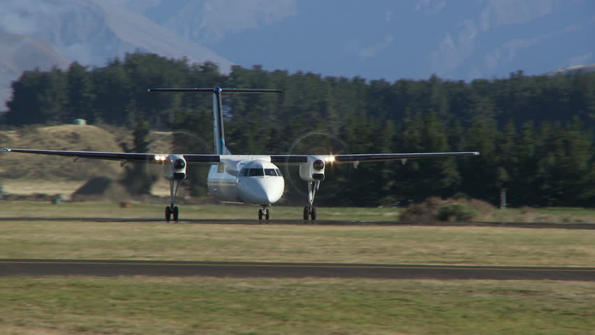 WANAKA AIRFIELD - MARCH  22: An Air New Zealand Link takes off from  a bi annual