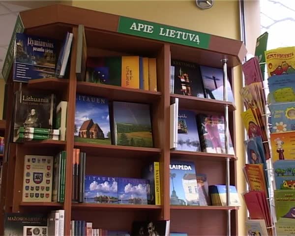 15 december 2007, Lugansk. 	 Bookshop. Shelves with books.