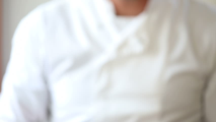Chef holding a plate of green beans (zeytinyagli fasulye - traditional Turkish dish)