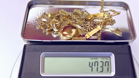 Weighing gold jewelry on a digital scale