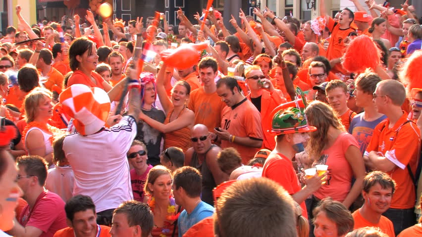 Netherlands Soccer Fans - Netherlands Welcome Fans In Covid Experiment ...
