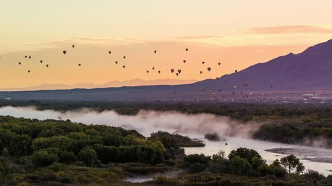 Albuquerque Balloon Fiesta Mass Ascension Dawn to Day Sunrise Timelapse Stockvideó