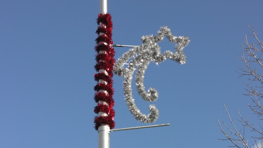 Christmas decoration on lamppost.