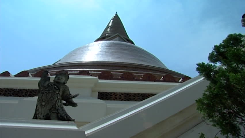 Wat Phra Pathom Chedi. Pan-right from the chedi, which is considered the oldest and largest Buddhist structure in Thailand.