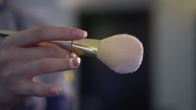 Powder dispersing from make up brush