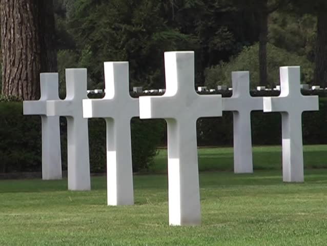 gravestones on a US cemetery from the second world war