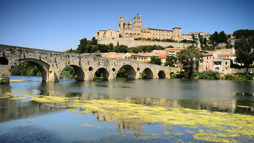 St. Nazaire Cathedral and Pont Vieux, Beziers, France, Europe.