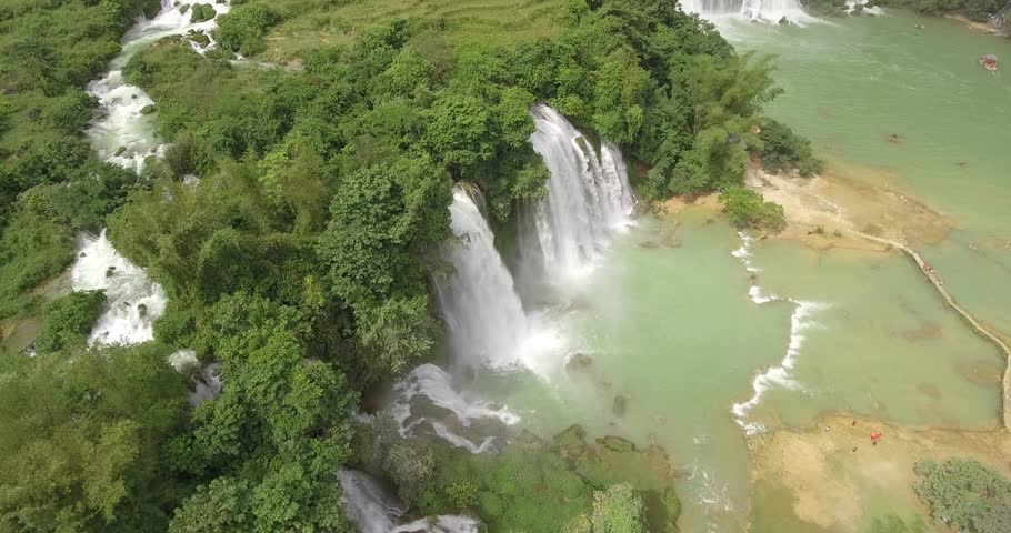 Ban gioc waterfall in cao bang province, viet nam
