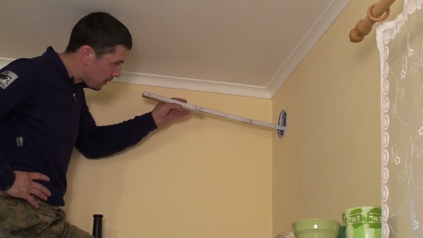 man the Builder takes the dimensions from the openings