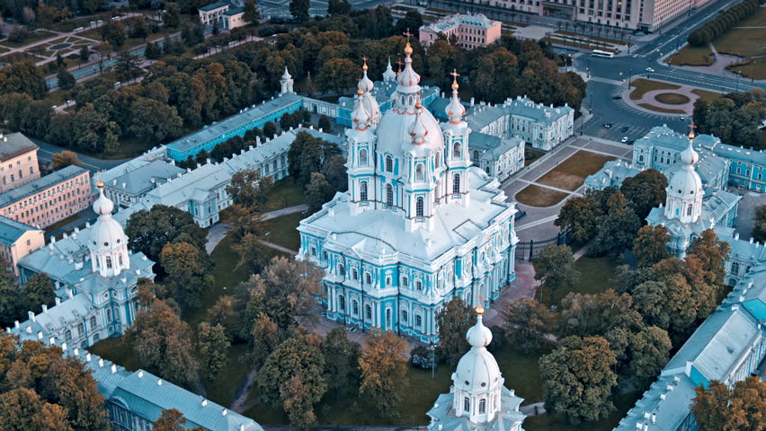 По проекту этого архитектора был построен смольный монастырь в петербурге