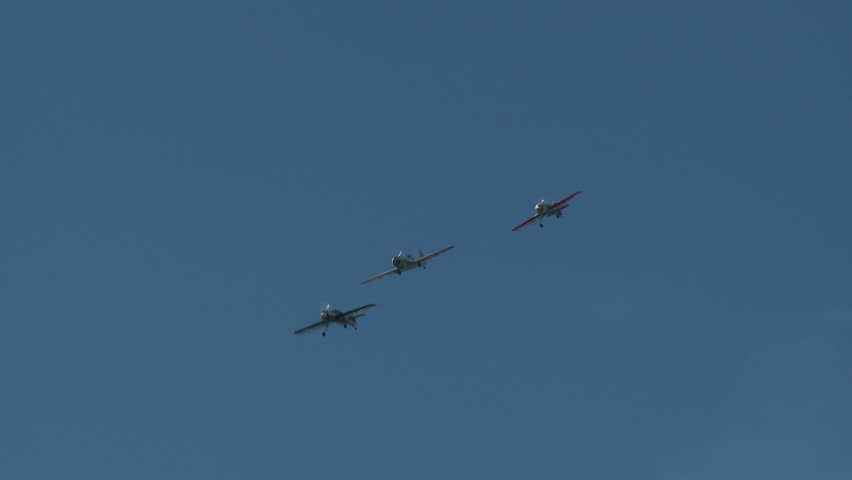 WANAKA AIRFIELD - MARCH 23: Air Team Bandits perform a loop on March 22, 2008 in