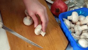 mushrooms cutting, video