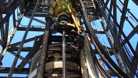 Top Drive System (TDS) Spinning for Oil Drilling Rig - Oilfield Industry
