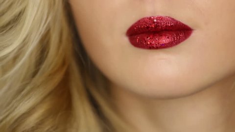 Beautiful Sexy Girl Sends Kiss の動画素材 ロイヤリティフリー Shutterstock