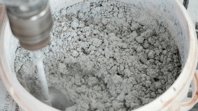 Mixing cement for the preparation of Construction