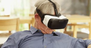 4K Fascinated senior man experiencing virtual reality viewing for the first time