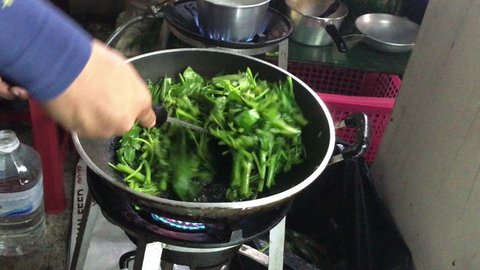 Chiang Mai Street Food : Cooking Fried Water Morning Glory "Pad Pak Boong"