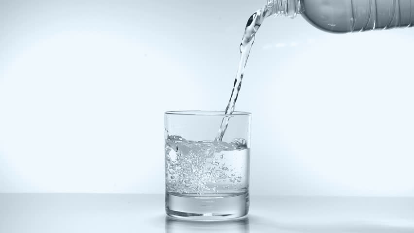 Теплая вода. Water in Slow Motion. White Slow Water. Water is poured in Glass PNG.